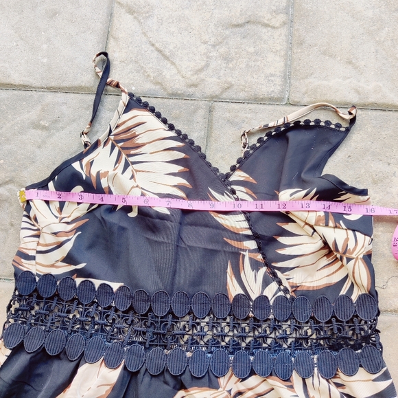 Lightweight Flirty Dress - Picture 7 of 8